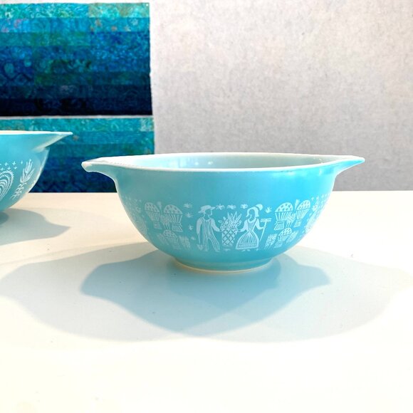 Pyrex Butterprint Amish Cinderlla Nesting Mixing Bowl Set of 4 - Picture 9 of 16